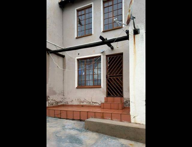 2 BEDROOM APARTMENT FOR SALE IN ROODEPOORT WEST